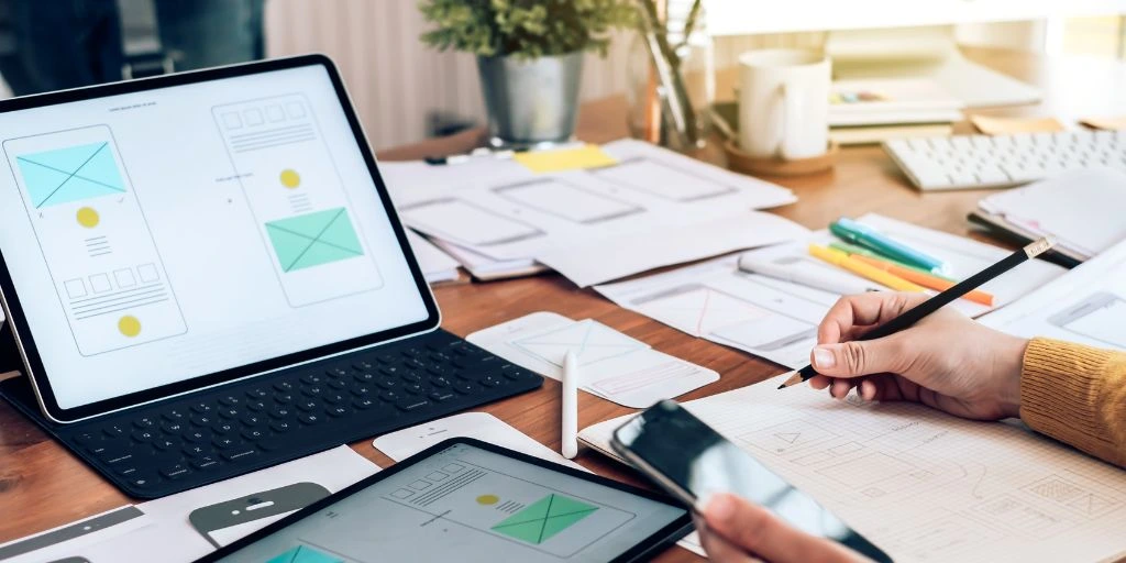 Aplicación web en pantalla de portátil.