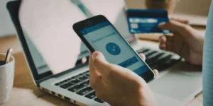 Haciendo una transacción en línea con el móvil