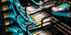 servidores del red con cables organizados